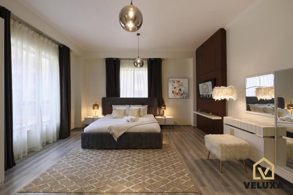 Veluxa - Spectacular 4 Bedroom Apartment *