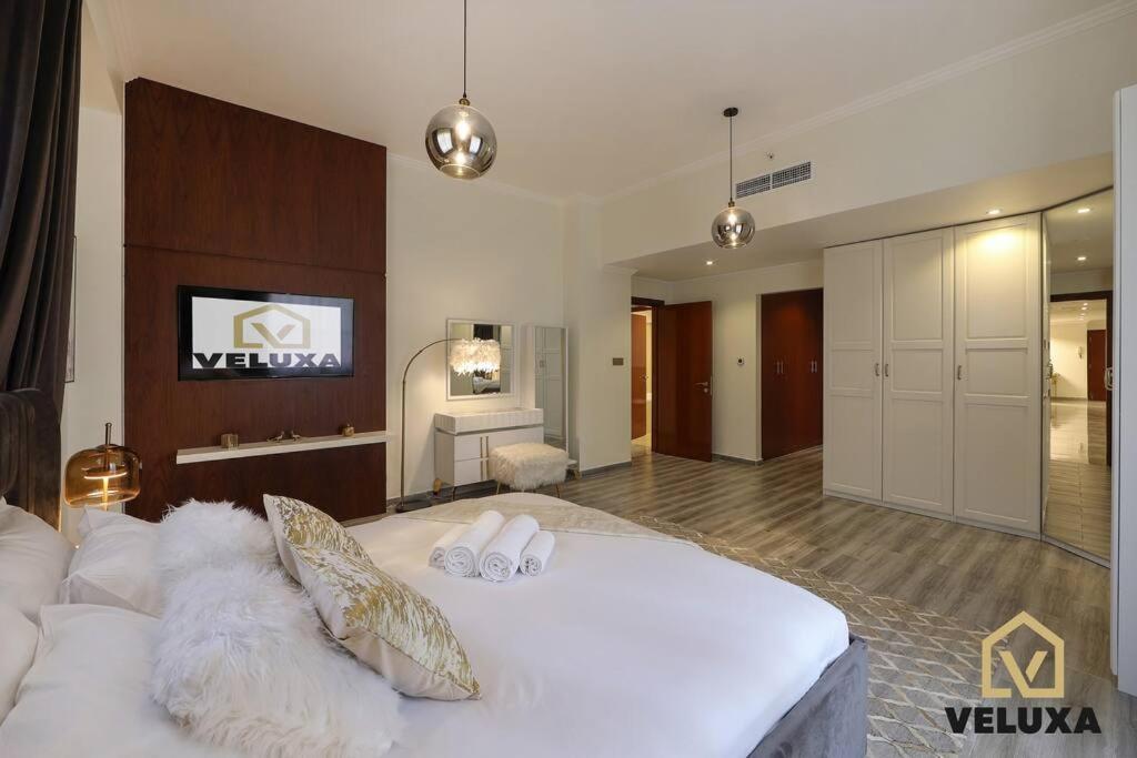 Veluxa - Spectacular 4 Bedroom Apartment Dubai